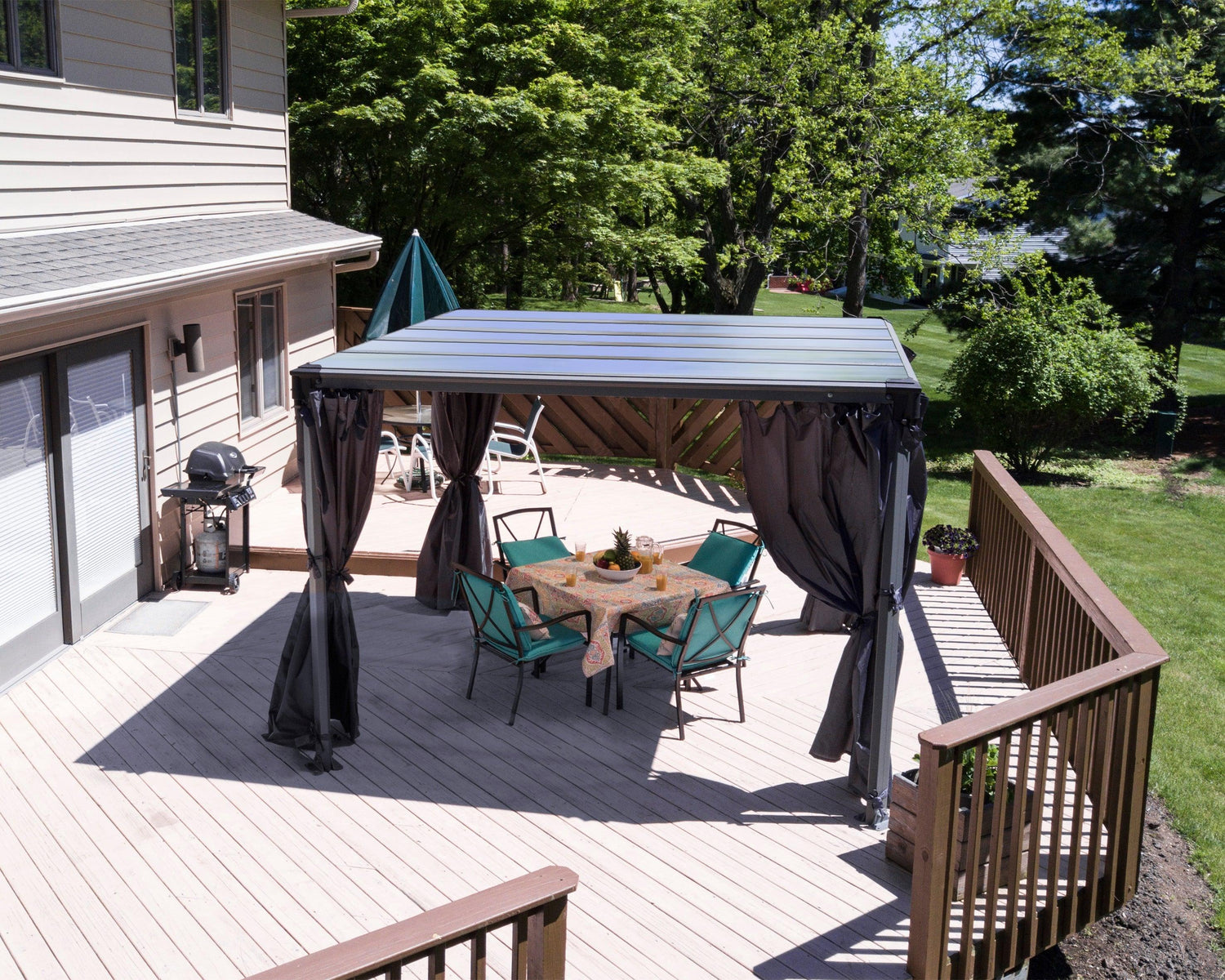Milano™ 3000 10' x 10' Gazebo