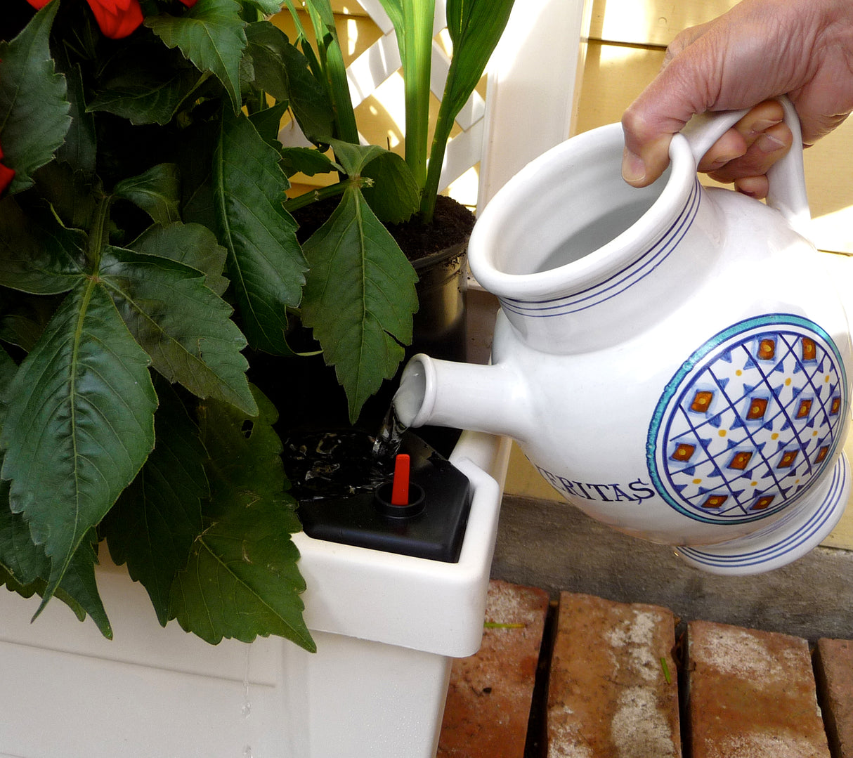 Calypso™ Planter with Trellis and Water Reservoir